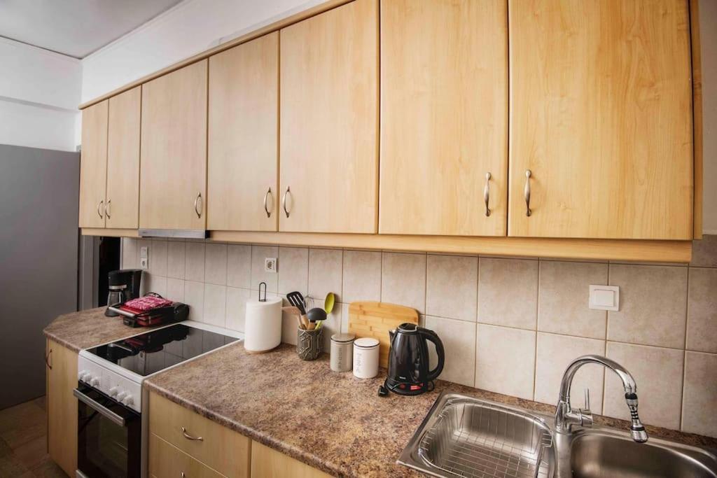 Lovely,Central, Spacious 2-Bedrooms Apartment Piraeus Exterior photo